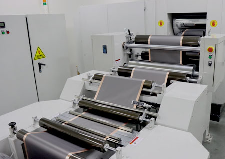 理士電池廠家，柔性技術(shù)革新與多元能源布局，定義新能源未來